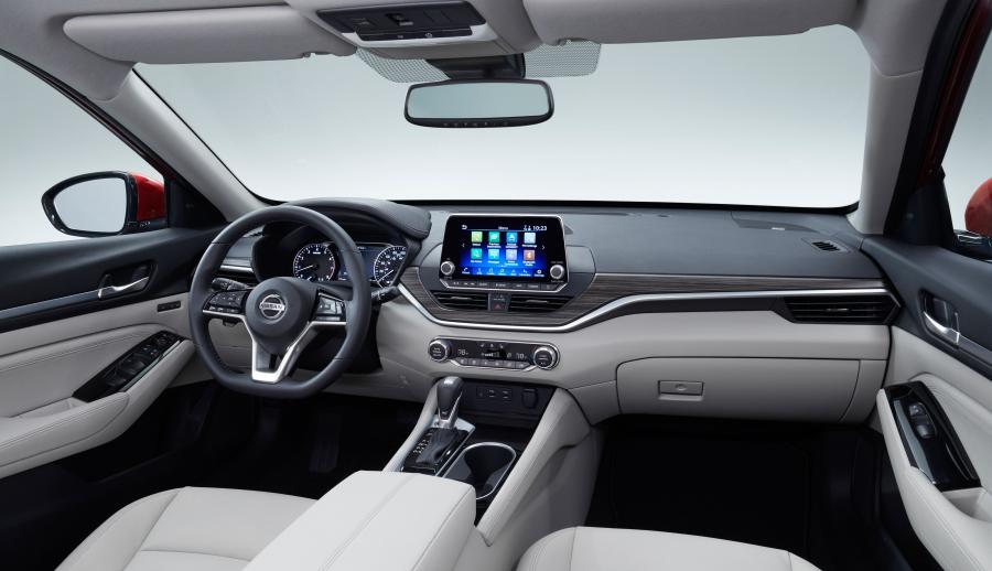Торпедо Nissan Altima Platinum 2018 года  (фото 7 из 22)